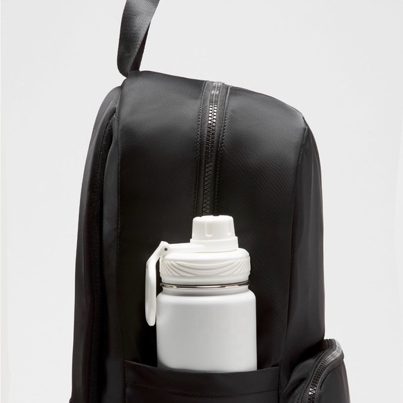 Lululemon Everywhere Backpack 22L Black NWT - Picture 4 of 6